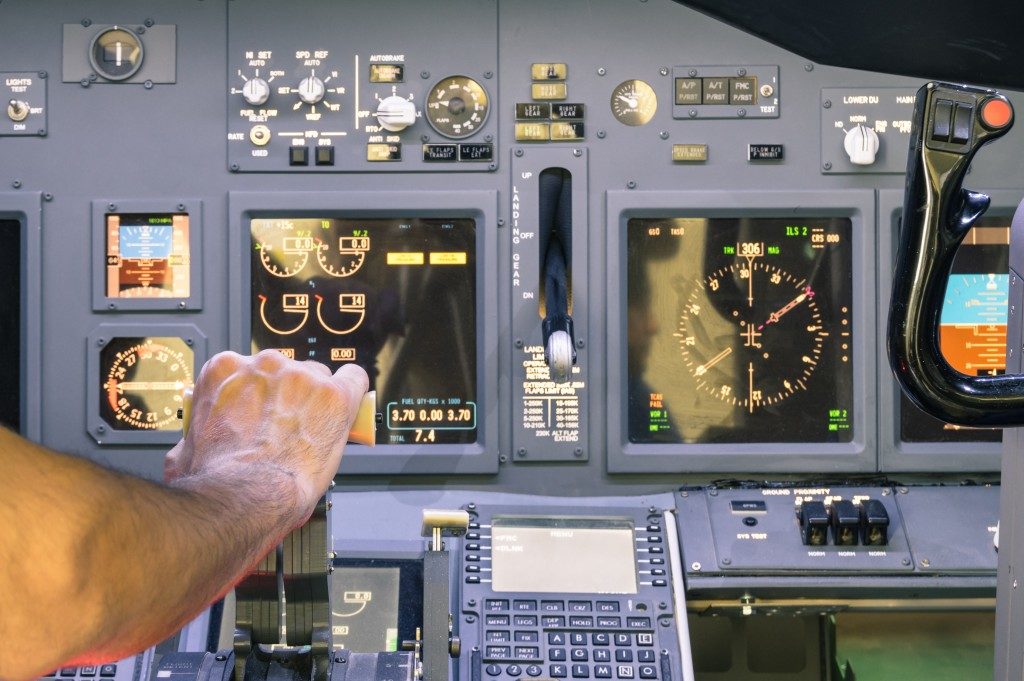 Captain hand accelerating on the throttle in commercial airliner flight simulator