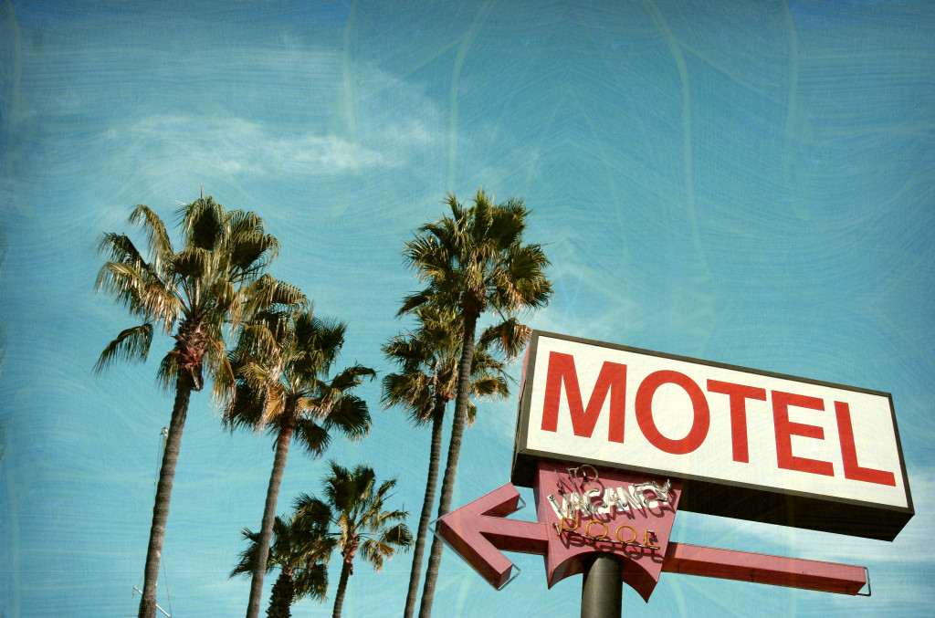 An image of a MOTEL signage with an arrow